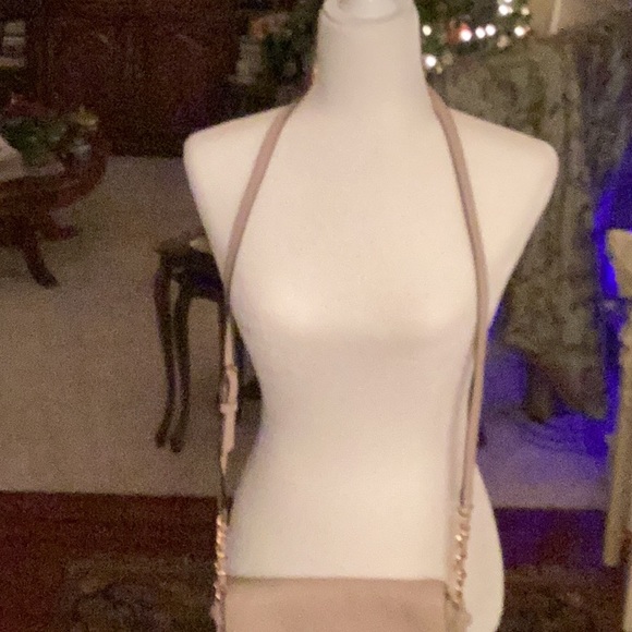 Tory Burch crossbody beautiful flesh color very versatile - Picture 2 of 4